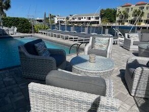1019 Russell Dr in Highland Beach, FL - Foto de edificio - Building Photo