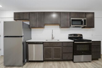 799 E Grand Blvd in Detroit, MI - Building Photo - Building Photo