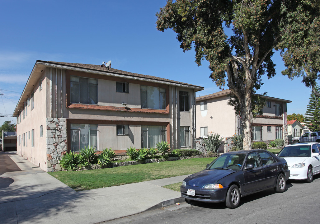 8163-8167 Mountain View Ave in South Gate, CA - Building Photo