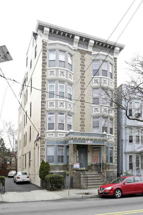 310 Palisade Ave in Jersey City, NJ - Building Photo