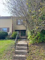 1708 Redwood Ct in Allentown, PA - Building Photo