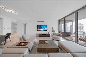 300 Biscayne Boulevard Way, Unit # 2804 in Miami, FL - Building Photo - Building Photo