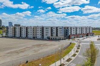 805 Riverfront Apartments in West Sacramento, CA - Foto de edificio - Building Photo