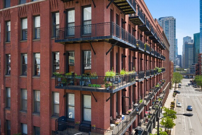 616 W Fulton St in Chicago, IL - Building Photo - Building Photo