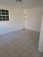 1176 NW 26th St-Unit -1178 in Miami, FL - Building Photo - Building Photo