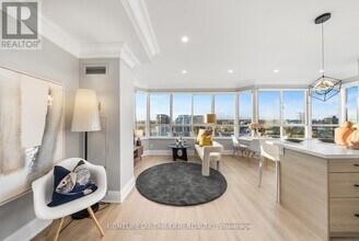 33 Weldrick Rd E in Richmond Hill, ON - Building Photo - Building Photo