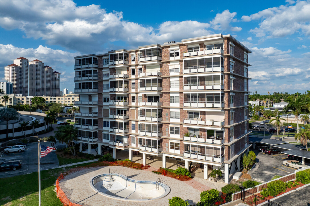 First Harbour Towers in Ft. Myers, FL - Foto de edificio