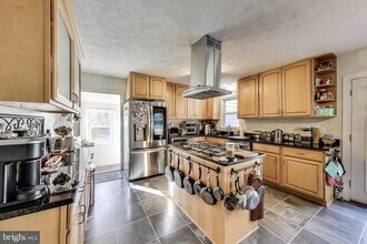 7726 Seven Locks Rd in Bethesda, MD - Building Photo - Building Photo