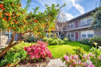 Lillian Way Apartments in Los Angeles, CA - Foto de edificio - Building Photo