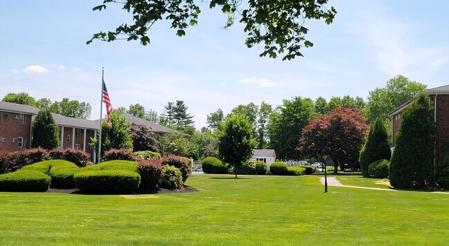 89 Pleasant St in Medfield, MA - Building Photo - Building Photo