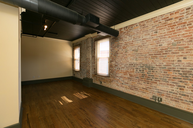 The Gun Store Lofts in Montgomery, AL - Foto de edificio - Building Photo