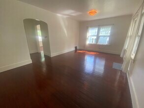 404 E Davenport St in Iowa City, IA - Building Photo - Building Photo