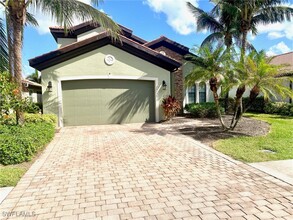 26151 St Michael Ln in Bonita Springs, FL - Foto de edificio - Building Photo