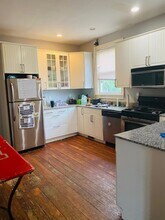 731 Parker St, Unit 1 in Boston, MA - Foto de edificio - Building Photo