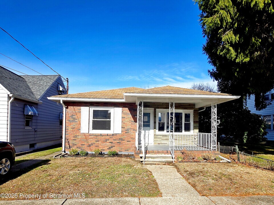 285 Lyndwood Ave in Wilkes-Barre, PA - Building Photo