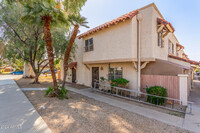 1230 E Lawrence Ln in Phoenix, AZ - Foto de edificio - Building Photo