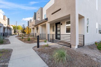 2124 Jennifer Lynn Way in Phoenix, AZ - Building Photo - Building Photo