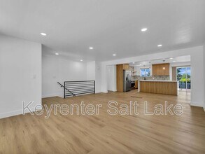 7726 S 3500 E in Cottonwood Heights, UT - Building Photo - Building Photo