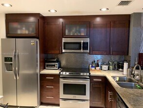 11548 NW 48th Terrace in Doral, FL - Building Photo - Building Photo