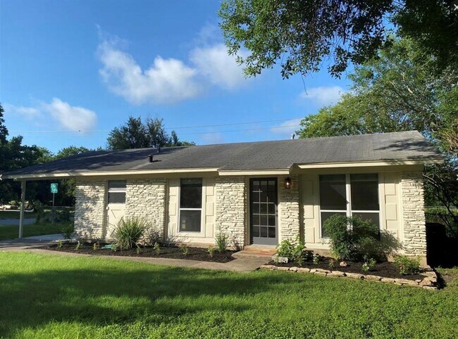 3104 Birdwood Cir in Austin, TX - Building Photo - Building Photo