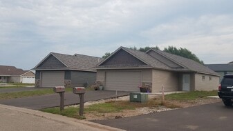 1739 Aspen Ct in New Richmond, WI - Building Photo