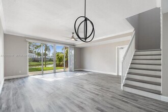 152 Santa Barbara Way in Palm Beach Gardens, FL - Building Photo - Building Photo