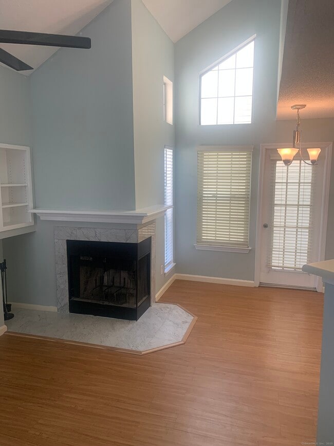 11 Carriage Crossing Ln in Middletown, CT - Building Photo - Building Photo