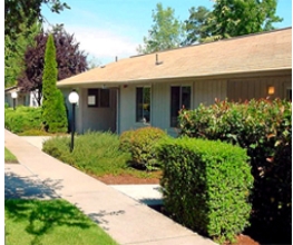 Brookside Rose - Rose Court in Phoenix, OR - Building Photo