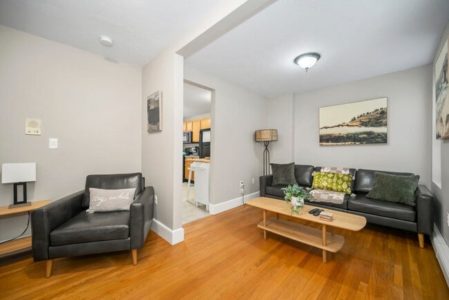 370 Hanover St, Unit SI ID1460065P in Boston, MA - Building Photo - Building Photo