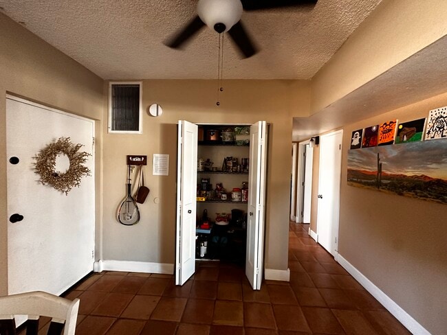 349 E Thomas Rd, Unit Windsor Place in Phoenix, AZ - Foto de edificio - Building Photo