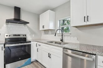 1360 Essex St in San Antonio, TX - Building Photo - Building Photo