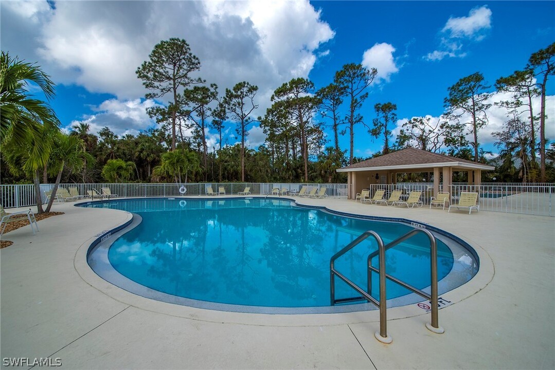 1032 Tivoli Ln in Naples, FL - Building Photo