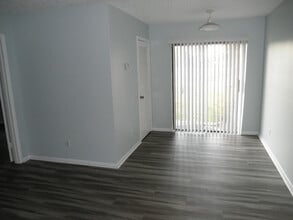 4648 Summit Blvd in West Palm Beach, FL - Building Photo - Building Photo