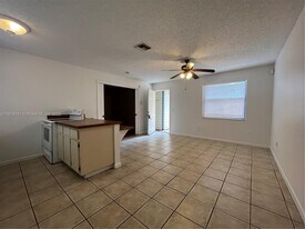 1832 My Pl Ln in West Palm Beach, FL - Building Photo