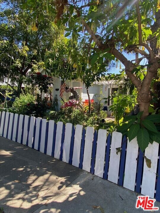 8212 Norton Ave in West Hollywood, CA - Building Photo