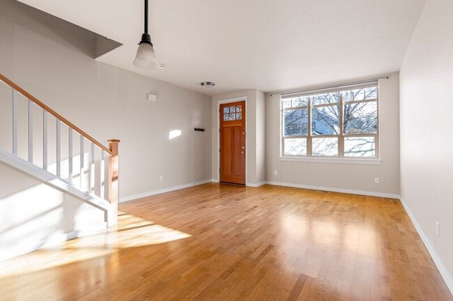 929 SE Marion St in Portland, OR - Building Photo - Building Photo