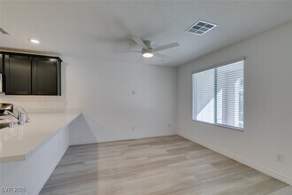 6254 Foxes Dl St in Las Vegas, NV - Building Photo - Building Photo
