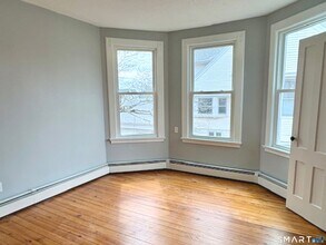 17 Wilford Ave in Branford, CT - Building Photo - Building Photo