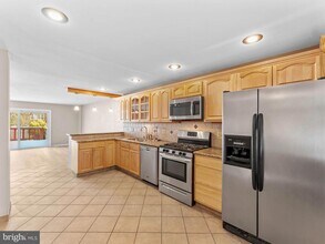 3321 Fairdale Rd in Philadelphia, PA - Building Photo - Building Photo