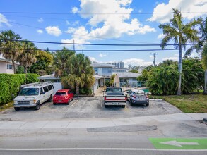 Country Club Apartments in Fort Lauderdale, FL - Building Photo - Building Photo