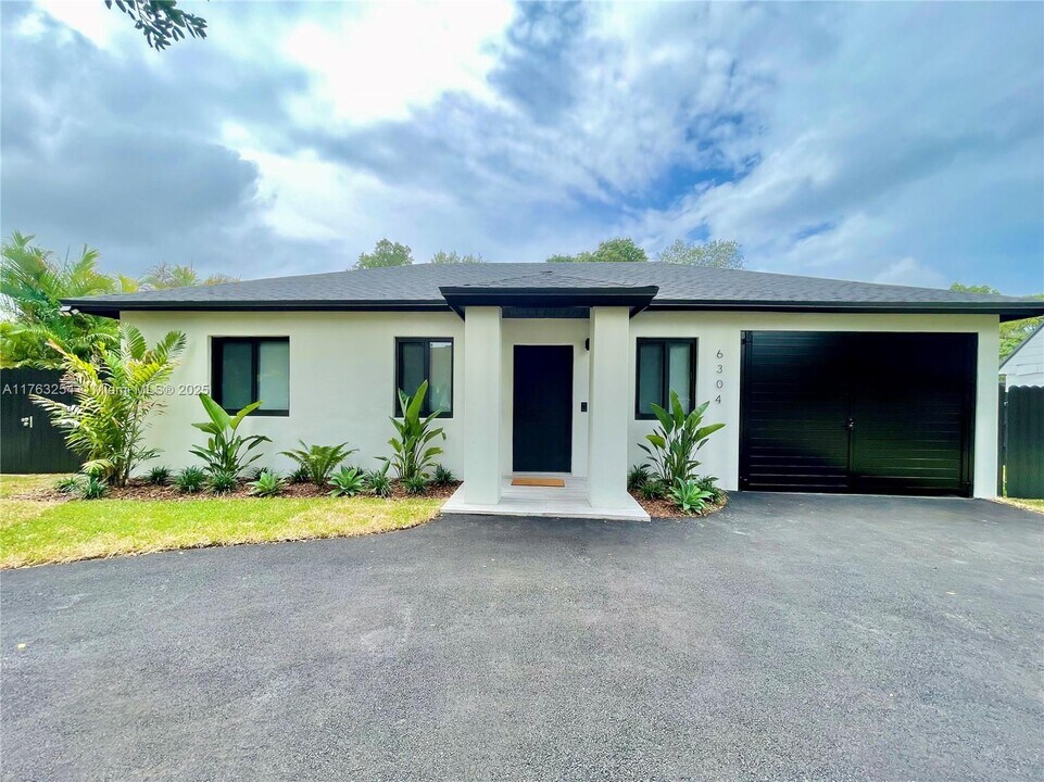 6304 SW 58th Ave in Miami, FL - Building Photo