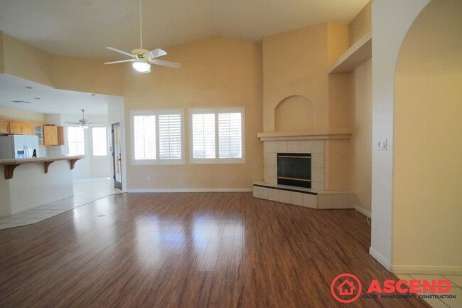 11011 Southwales Ct in Bakersfield, CA - Building Photo - Building Photo