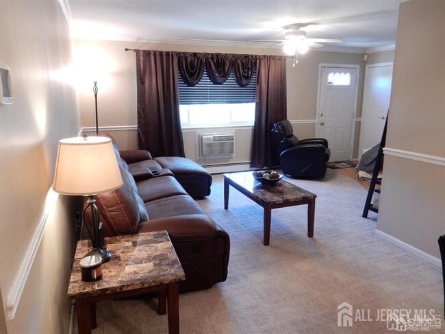 1022 Cricket Ln in Woodbridge Township, NJ - Building Photo - Building Photo