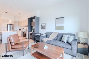 2623 Keene St, Unit 513 in Houston, TX - Building Photo