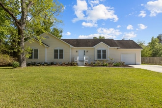 736 Comet Dr in Beaufort, NC - Foto de edificio - Building Photo