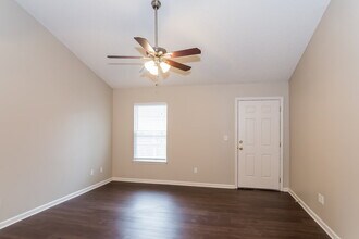 2041 Hunters Trace Cir in Middleburg, FL - Building Photo - Building Photo