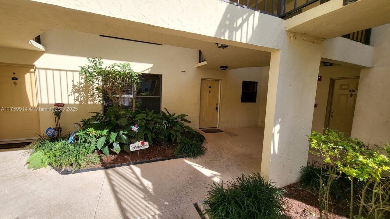 1600 Windorah Way in West Palm Beach, FL - Building Photo