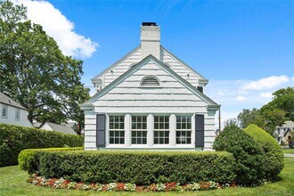 30 Summit St in Eastchester, NY - Building Photo - Building Photo