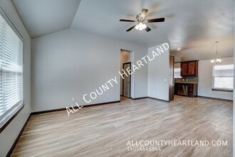 211 E Forster Ln in Mustang, OK - Building Photo - Building Photo