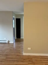 2216 W Nichols Rd in Arlington Heights, IL - Building Photo - Building Photo